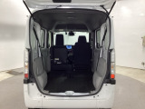 トランクの広さは、どうです、たくさんの荷物が積めますよ。
