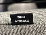 車両側方からの衝撃を緩和するSRSサイドエアバッグ(運転席/助手席)に加えて,SRSカーテンシールドエアバックも標準装備