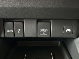 ONにするとバッテリーからの電力を使い、モーターだけで走行可能です。住宅街など、エンジン音を控えたい走行時に便利です。