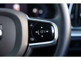 音声操作も装備されており、運転中の操作も楽々行えます。