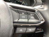 MRCC(マツダレーダークルーズコントロール)は先行車との車間を維持しながら追従走行を行い、長距離でのドライバー負担を軽減させてくれます。