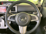 握りやすく操作しやすい設計で、快適な運転操作をサポートします。細部までこだわったデザインも魅力です。