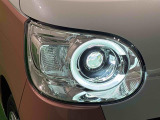 対象物が見やすく白く明るい光で夜間走行をサポートするLEDヘッドランプを搭載