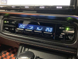 左右独立温度コントロールフルオートエアコンです。運転席、助手席それぞれで独立して温度設定ができます。冷え性の方が乗っても安心ですね♪