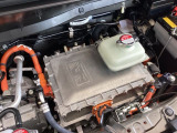 ボンネット内は電気自動車を走行させるためのパワートレインがあります。もちろんきれいにクリーニング済です