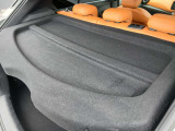 荷室の荷物を日差しや外から見られる事を防げるトノカバー付き