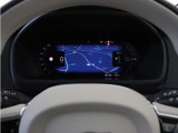 Google アシスタントを呼べば、友人や家族、会社の同僚への連絡や、車内環境の調整も思いのまま。ルート案内やエンターテイメント機能を利用する際も、ステアリングから手を離す必要はありません。