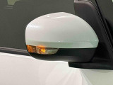 歩行者や他のドライバーからの被視認性が高いLEDターンランプ付き電動格納ドアミラー