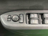 オート格納機能付きミラー キーフリーシステムのドア施錠に連動して自動的に格納!乗降時のミラー操作の手間が省けて便利です♪閉じ忘れを防げるほか、降車の直前まで後方の確認ができます!!