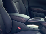 アームレストです!これがないと運転が落ち着かないという方もいらっしゃるのではないでしょうか?
