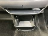 ちょっとした小物を収納できる収納ボックス付
