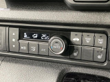 【シートヒーター】寒い日に重宝するシートヒーター!エアコンより早く温まってくれるので寒がりの人も安心ですね♪エアコンの温風は乾燥するから苦手、という方にもをおすすめです。