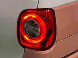 丸目で愛嬌のあるデザインのLEDリヤコンビネーションランプ(LEDストップランプ)が省電力・長寿命化を実現。
