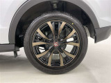 かっこいいホイールですね。 車のイメージを大きく左右するホイール部分はコダワリを持ちたいですね。