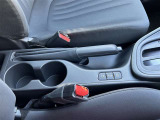 フロントカップホルダーです!2本まで収納できますので運転席・助手席の方ともに使うことができます♪