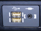 USB端子を装備しております。