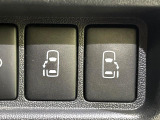 【両側パワースライドドア】スマートキーや運転席のスイッチで後席両側スライドドアの開閉が可能♪電動だから力を入れてドアを開ける必要が無く、小さなお子様でも簡単に開け閉めでき快適です♪