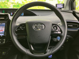 操作しやすい設計で、安全運転をサポート。多機能スイッチでオーディオ操作もスムーズに行えます。