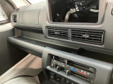 お客様にぴったりなおクルマをお選びいただけますように様々な展示車をご用意致しております!ダイハツの軽自動車だけではなく、他メーカー車やコンパクトカー・ミニバンなども数多く取り揃えております!