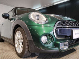MINIのオートライトは積極的にライトをつけることにより、自車の存在を周囲に向けアピールいたします。それは安全性への配慮でもあります。