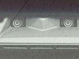 【スマートアシスト】走行中に前方の車両等を認識し、衝突しそうな時は警報とブレーキで衝突回避と被害軽減をアシスト。より安全にドライブをお楽しみいただけます。