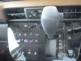 ★オートエアコン★温度設定だけで車がいつも快適に自動調整します♪風量や吹き出し口も自動で行われます。もちろんお好みの設定にも調整可能です♪