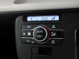 温度設定で車内を快適に保ってくれるオートエアコン