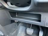 運転席ロアトレイ。