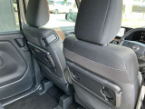 運転席背面には収納ポケットがございます!