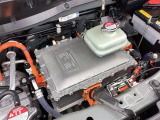 ボンネット内は電気自動車を走行させるためのパワートレインがあります。もちろんきれいにクリーニング済です