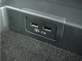 ◆USBチャージャー◆使いやすい場所に装備されています。