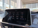 Volkswagen純正のナビゲーションです!少ない動作で必要な情報をご確認可能です!スマートフォンとも連携可能です!
