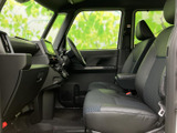 広々とした空間で、快適なドライブを楽しめます。視界も良好で、運転しやすい設計となっています。