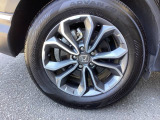 純正アルミホイールです。足元が引き立つので、車全体のイメージがアップしますよ!