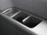 3列目シートの横にもドリンクホルダーを左右それぞれ装備しています!