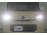 HIDヘッドライト(オートライト機能付)が搭載されており、遠くまで明るく照らし、夜間の道路等での安心感が向上しております。