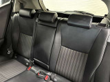 コンパクトカーであることを感じさせないゆとりを実現。後席足元に圧迫感はなく、どの席にも快適なくつろぎをもたらします。