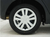 ◆純正ホイール装着車◆シンプルなデザインのホイールキャップ付きです。