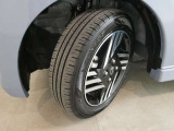 フロントタイヤの溝も十分に残っております。タイヤサイズは155/65R14となっております。