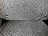 ISOFIXはシートベルトを使わずにカンタンにチャイルドシートとクルマの固定金具を連結する取付方法です