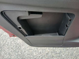 助手席ドアに車検証ケース入れがございます!