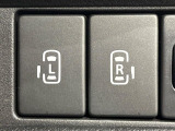 【両側パワースライドドア】スマートキーや運転席のスイッチで後席両側スライドドアの開閉が可能♪電動だから力を入れてドアを開ける必要が無く、小さなお子様でも簡単に開け閉めでき快適です♪