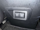 充電用端子付き。スマートフォンなどの充電に便利です。