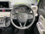 インテリアに合わせたデザインのステアリングは、運転される方のことも考え、運転しやすい形状、大きさです。是非一度、実際に触ってお確かめください。