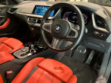 BMWの操作パネルは使いやすさを追求し日常生活で必要なボタン&スイッチを使えるようにした構造となっております。購入時から沢山触って体感してください。