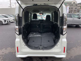 積載性が広がるシートアレンジ。倒し方や可動域、荷室の広がりが分かり、使い道を想像できます。