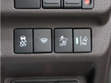 ホンダセンシングが装備されています。アダプティブレーダークルーズやレーンキープアシスト、車線逸脱防止機能なども備えていて、ロングドライブも快適で安全にお楽しみいただけます。