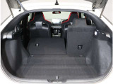 荷物の大きさ、用途に合わせて片側を倒せます♪人も乗せたいけど荷物も載せたい時に便利ですね!