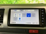 高画質のモニター画面で、様々な情報を鮮明に表示します。ナビゲーションやエンターテイメントなど、多彩な機能を活用できます。