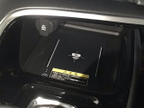 スマホを置くだけで充電できるワイヤレス充電器!ケーブルの抜き差しが不要なのでとても便利です♪
